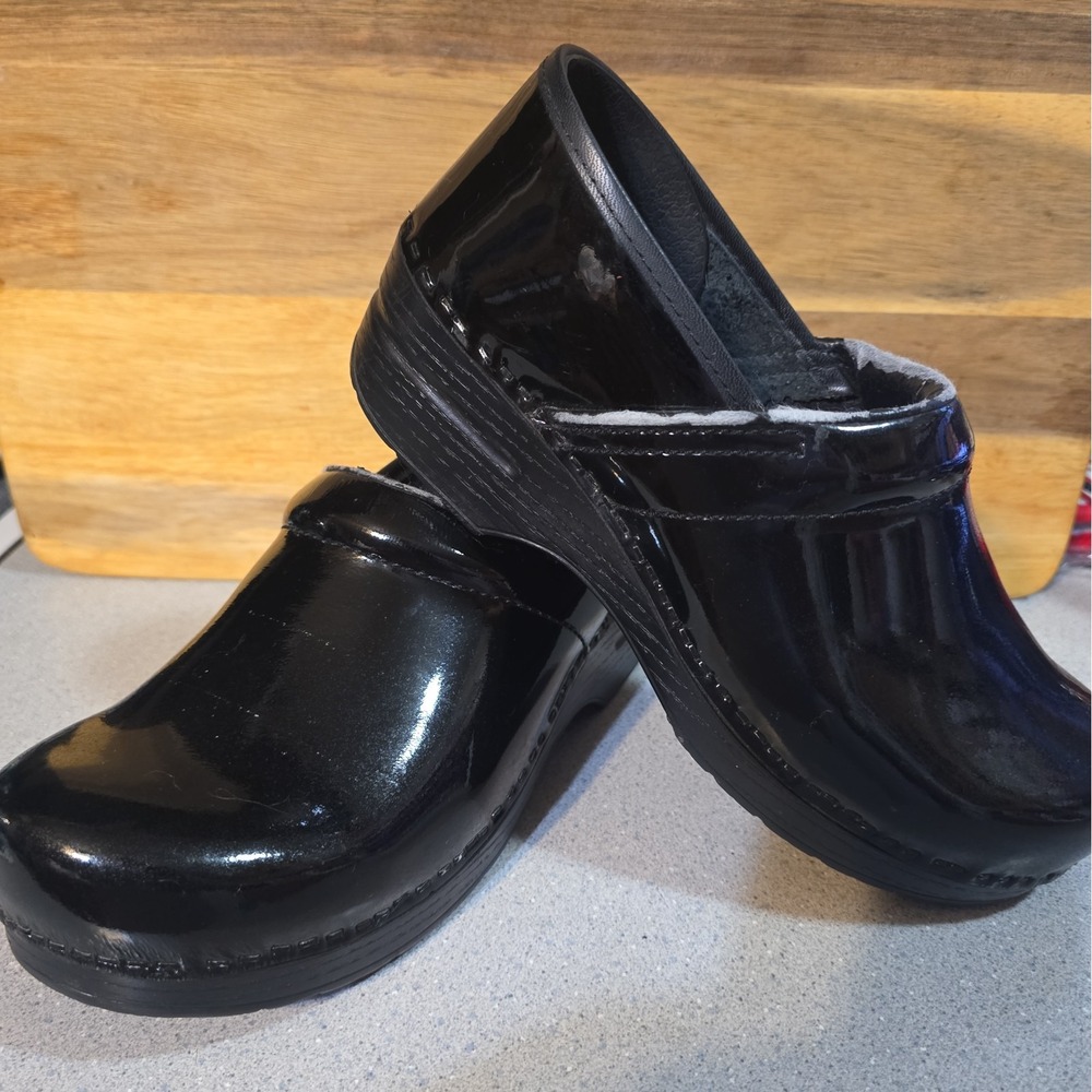 Dansko Women's Black Patent Leather Professional Nursing Comfort Clogs 40 US 9.5
